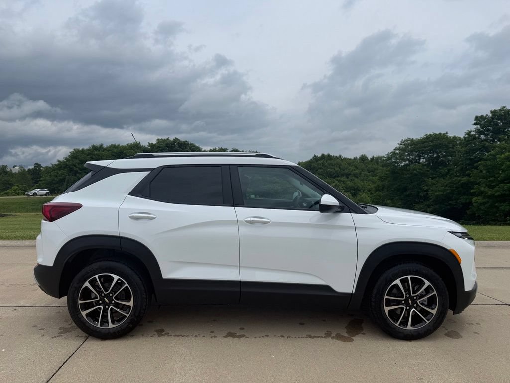 New 2026 Chevrolet TrailBlazer LT FWD image 2