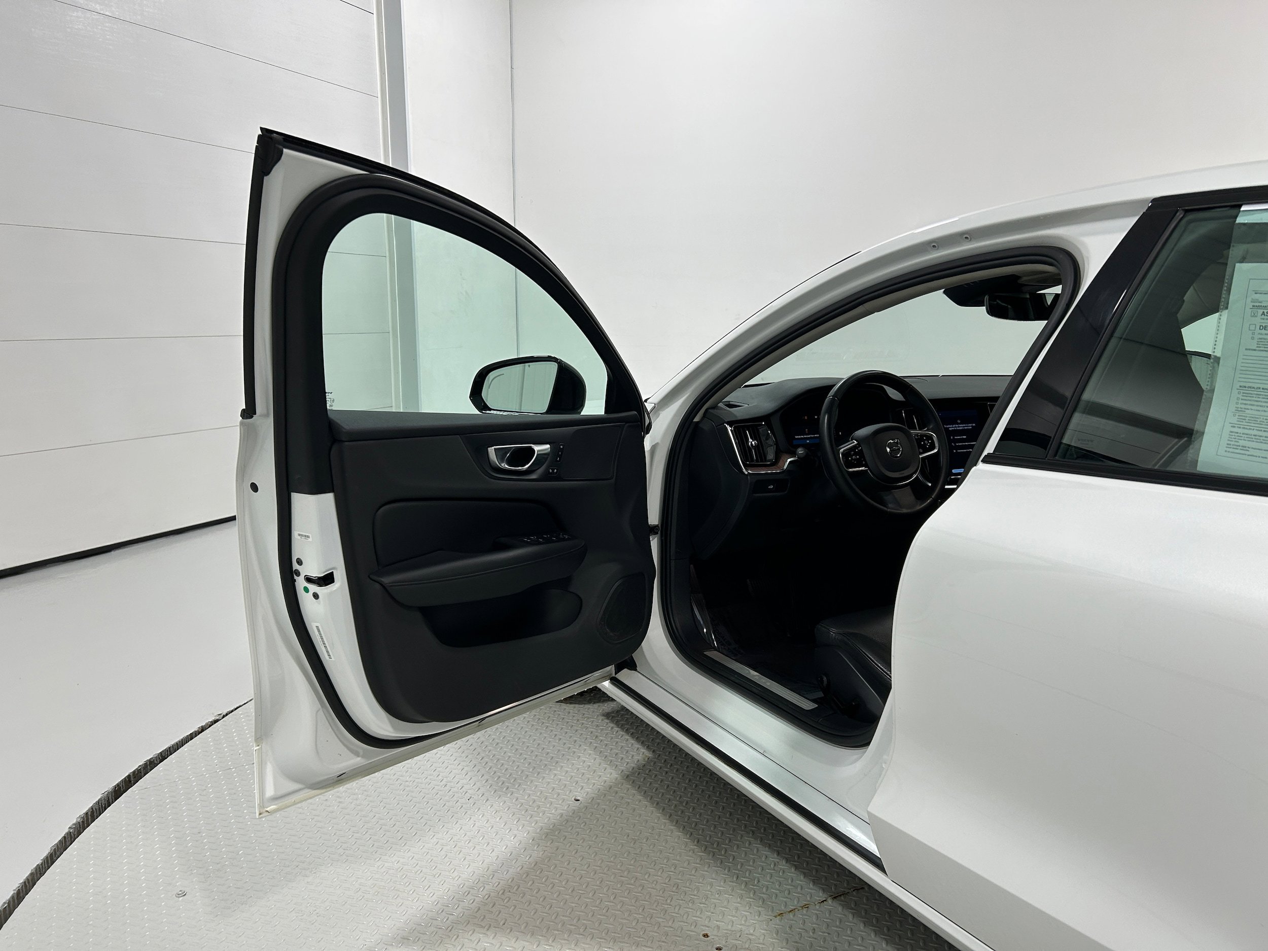Used 2024 Volvo S60 B5 Plus image 20