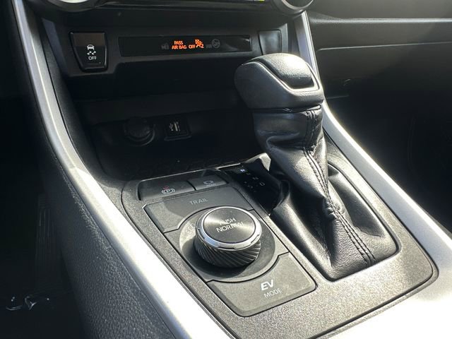 Certified 2024 Toyota RAV4 LE AWD/4WD image 31
