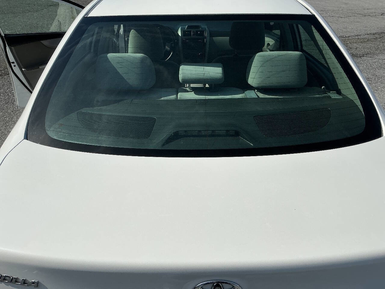 Used 2012 Toyota Corolla LE FWD image 17