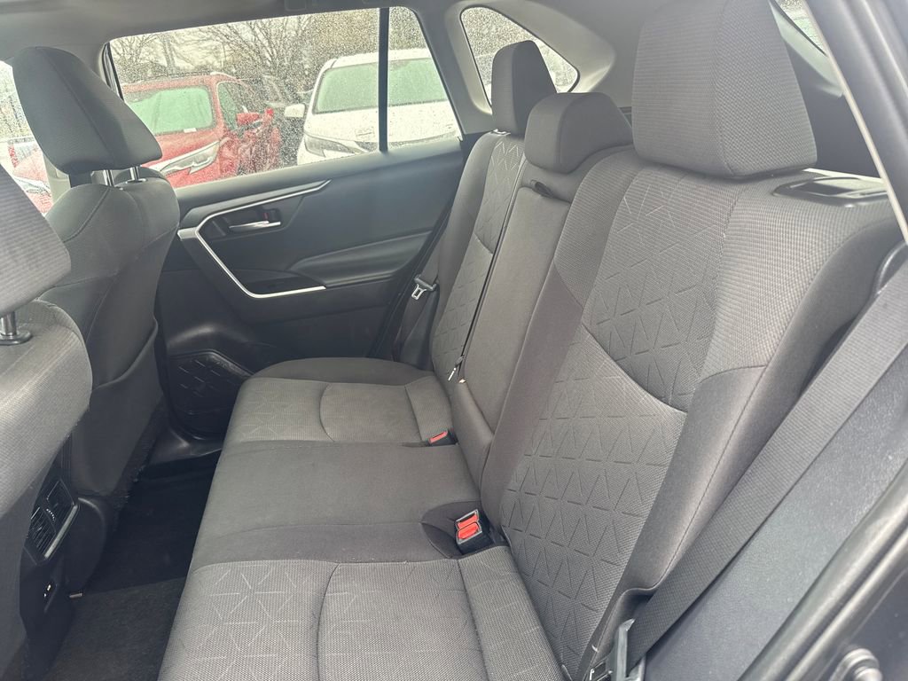 Used 2021 Toyota RAV4 XLE w/ Convenience Package image 15