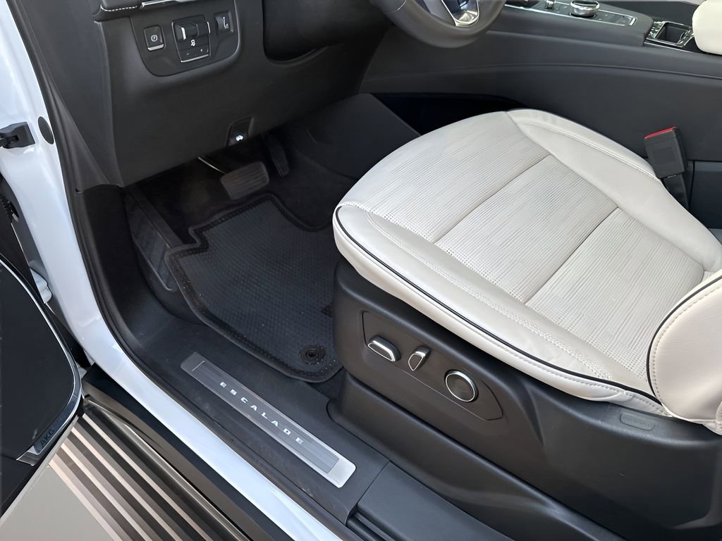 Used 2023 Cadillac Escalade Sport w/ LPO, ONYX Package image 28