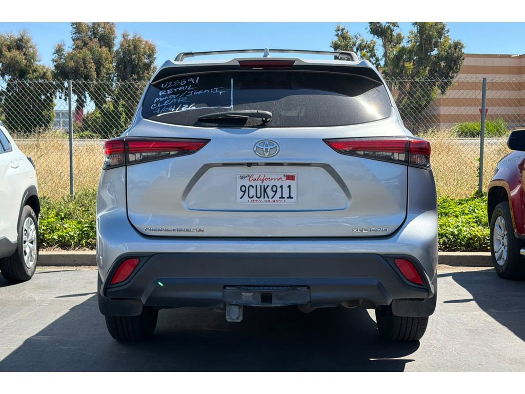 Used 2020 Toyota Highlander XLE image 6