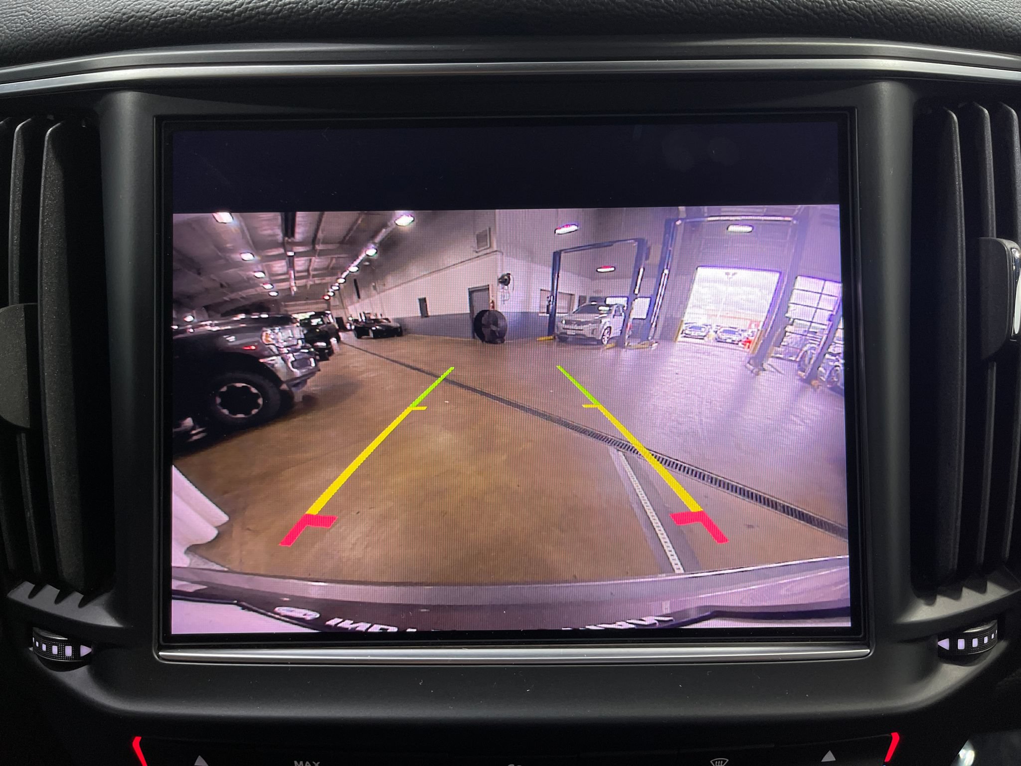 Used 2021 Maserati Levante AWD/4WD image 11
