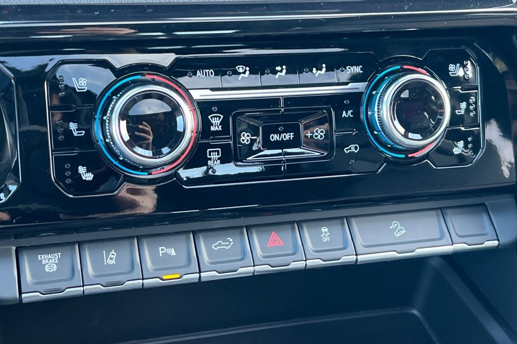 New 2026 GMC Sierra 3500 AT4 w/ AT4 Premium Plus Package image 17