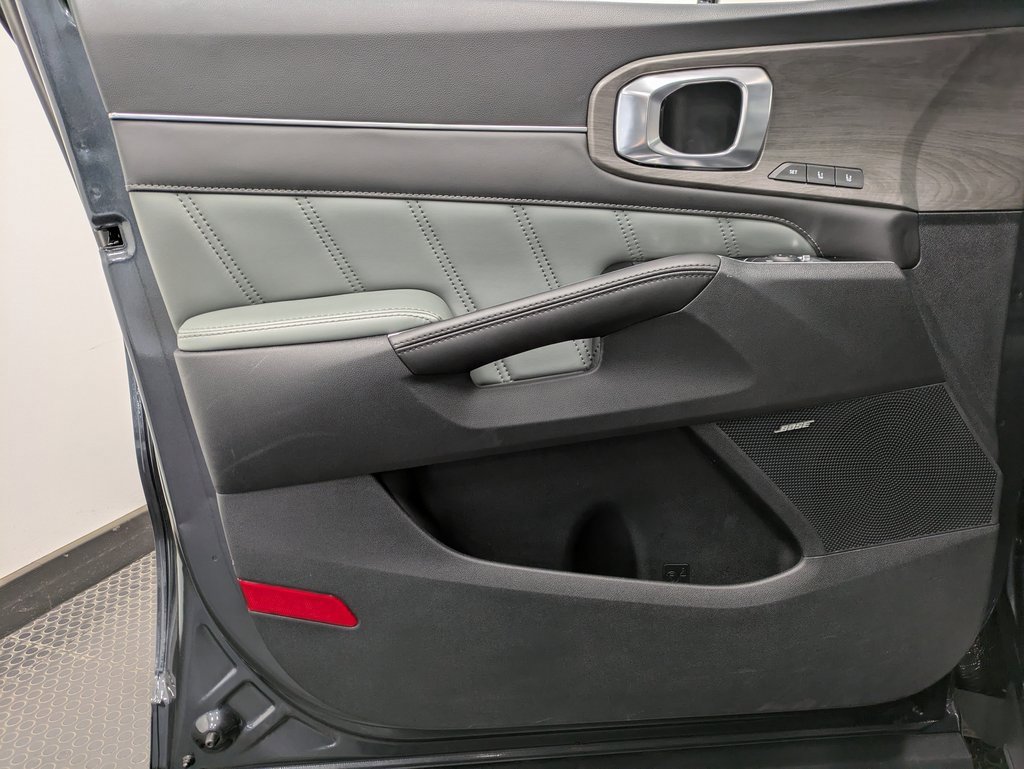 Used 2024 Kia Sorento SX Prestige w/ Sage Leather Package image 8