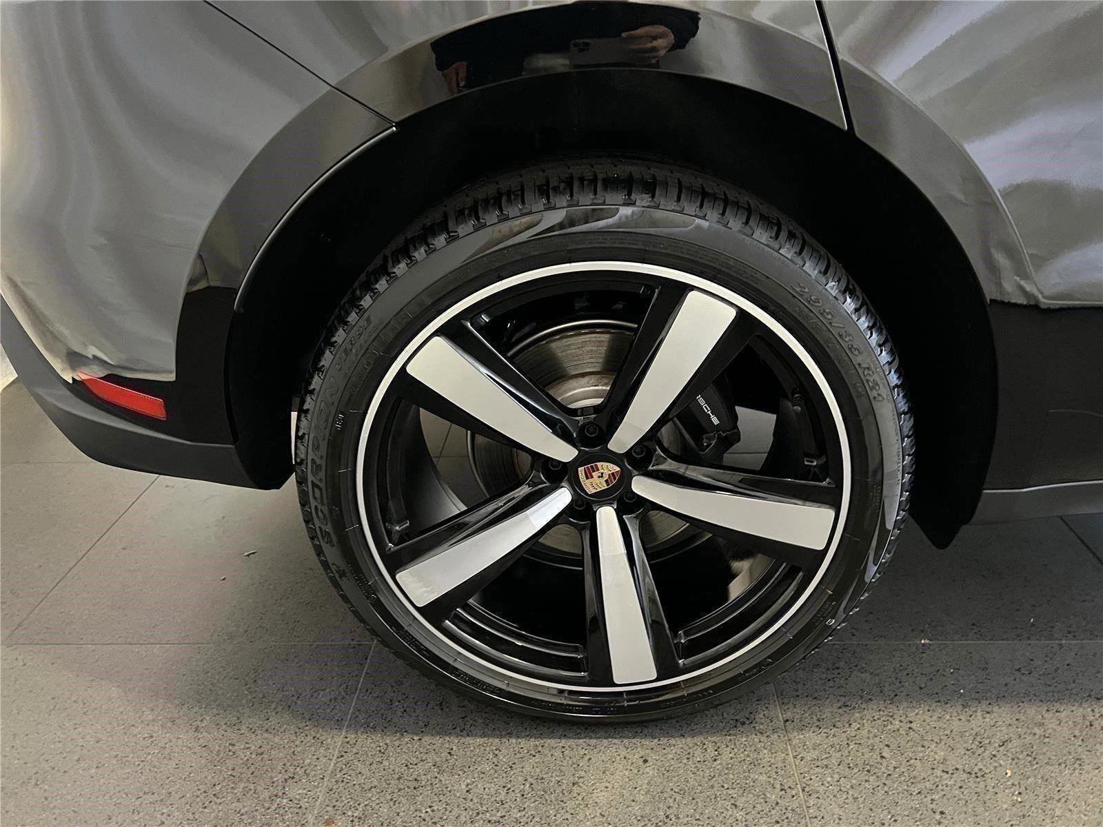 Used 2026 Porsche Macan image 12