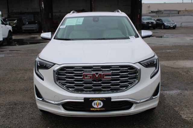 Used 2020 GMC Terrain Denali w/ Denali Premium Package image 2