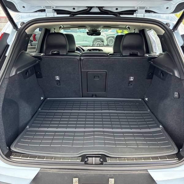 Used 2024 Volvo XC40 B5 Plus w/ Protection Package Premier AWD/4WD image 16