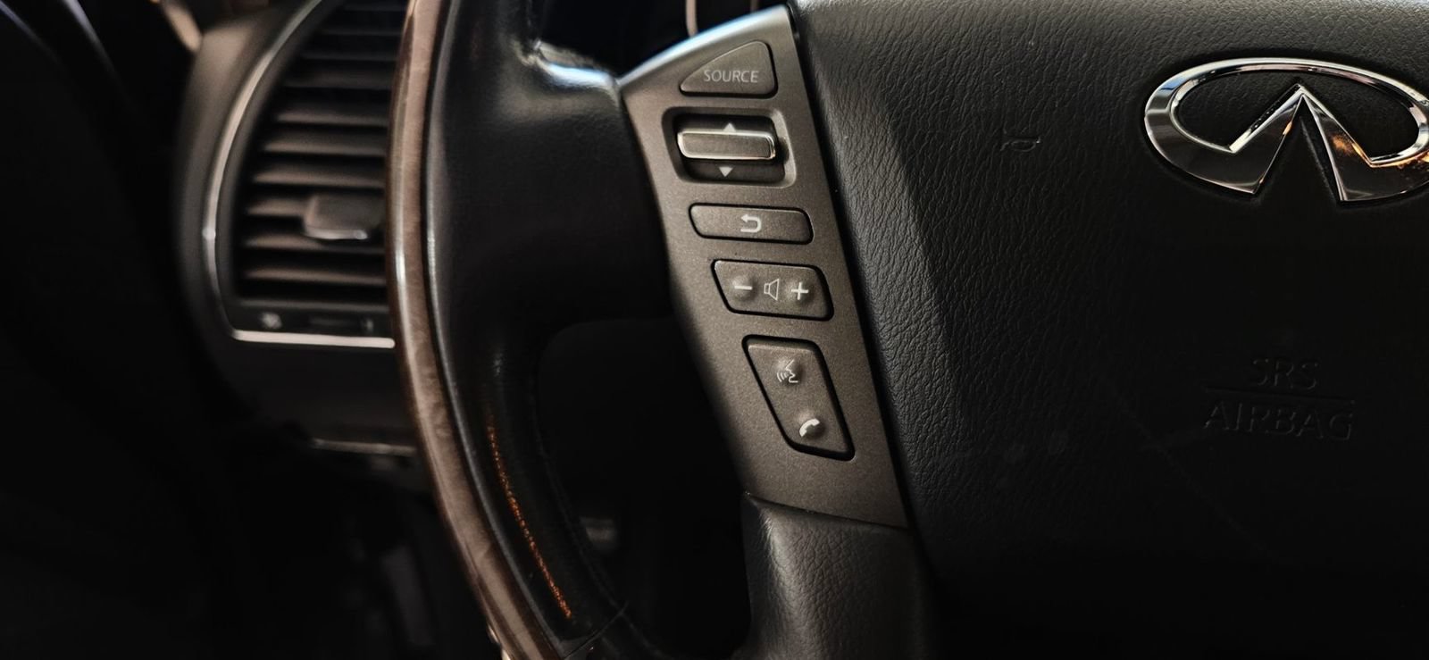 Used 2012 INFINITI QX56 4WD w/ Deluxe Touring Pkg image 11
