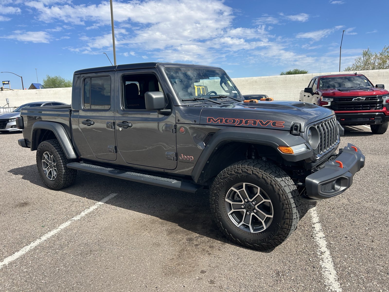Used 2025 Jeep Gladiator Mojave w/ Convenience Group AWD/4WD image 7