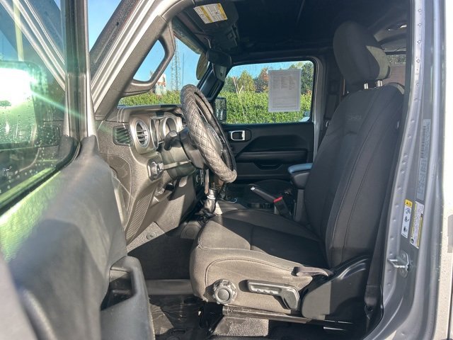 Used 2018 Jeep Wrangler Unlimited Sahara image 12
