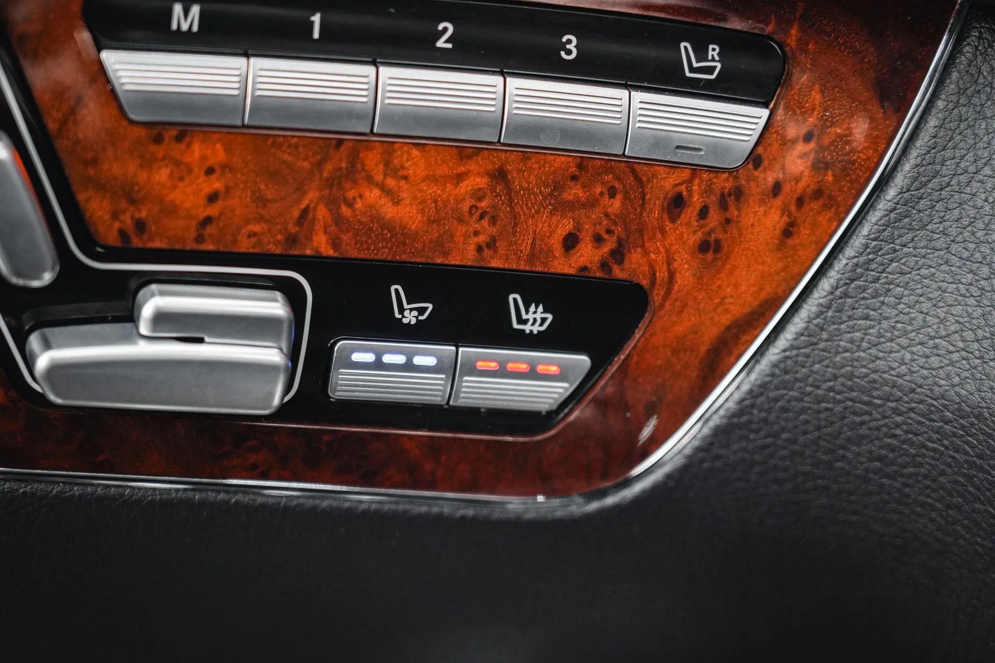 Used 2009 Mercedes-Benz CL 550 4MATIC image 32