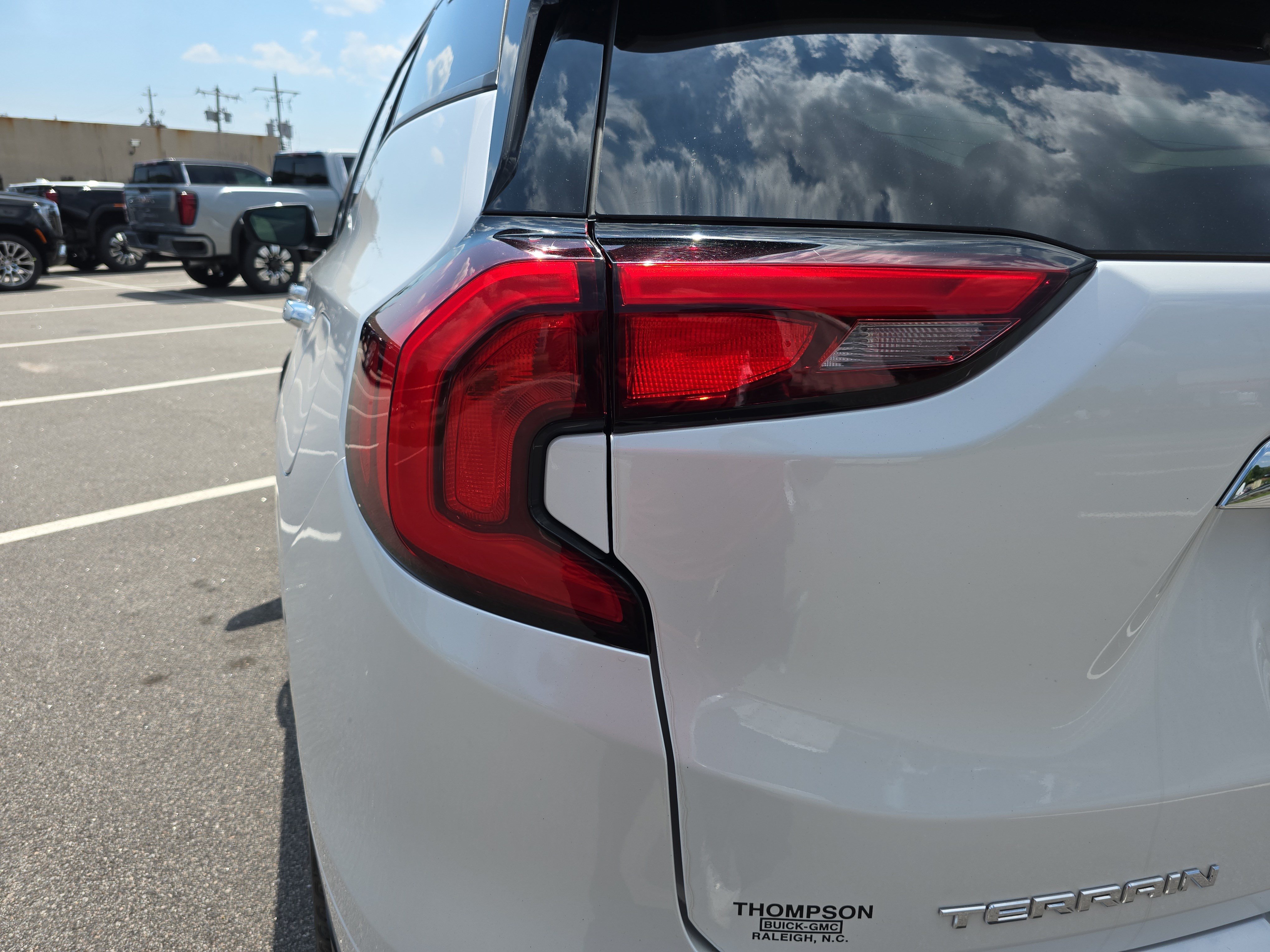 Used 2020 GMC Terrain Denali w/ Denali Premium Package FWD image 34