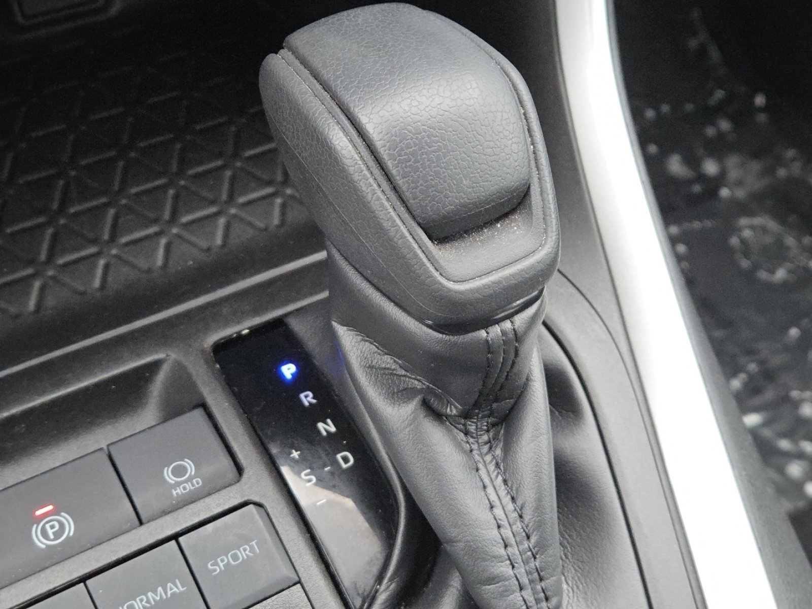 Used 2023 Toyota RAV4 XLE image 30