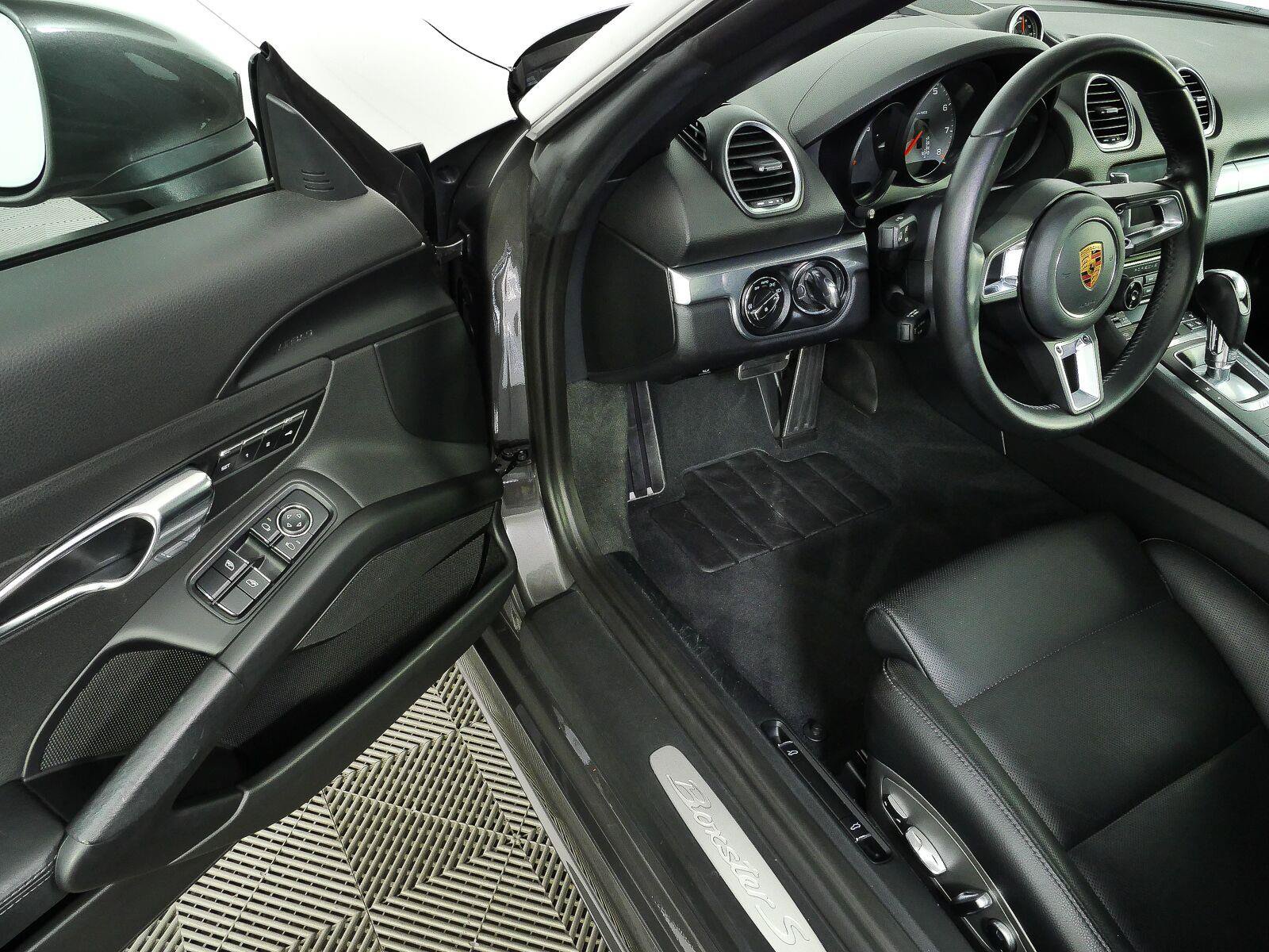Certified 2017 Porsche 718 Boxster S RWD image 7