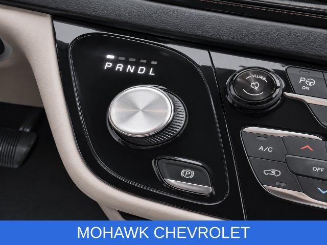Used 2019 Chrysler Pacifica Touring-L Plus w/ Advanced Safetytec Group FWD image 17
