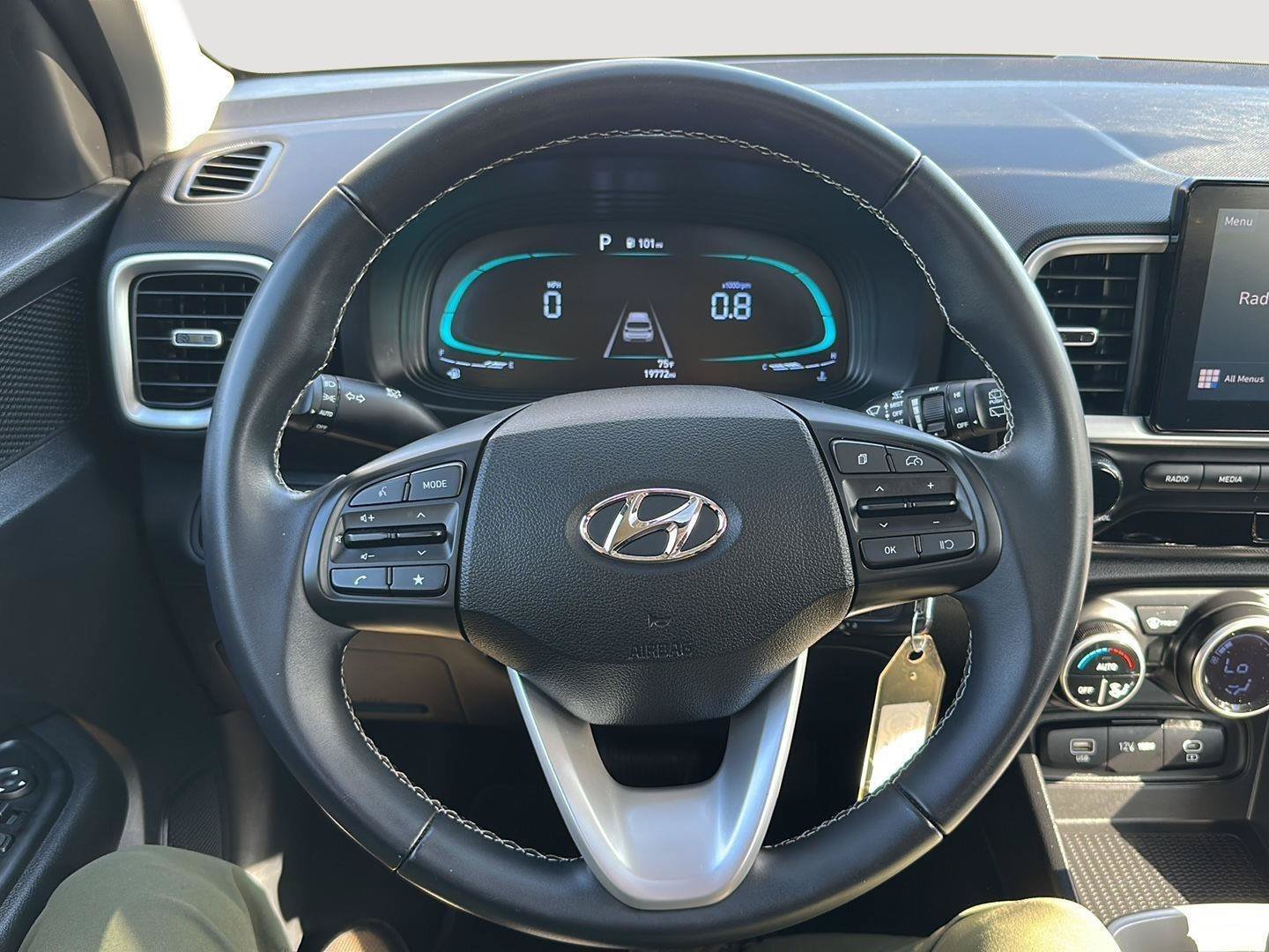 Used 2023 Hyundai Venue SEL FWD image 25