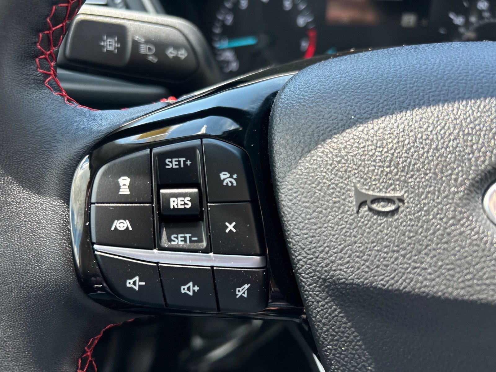 Certified 2022 Ford Escape SEL w/ SEL Stealth AWD Package image 25