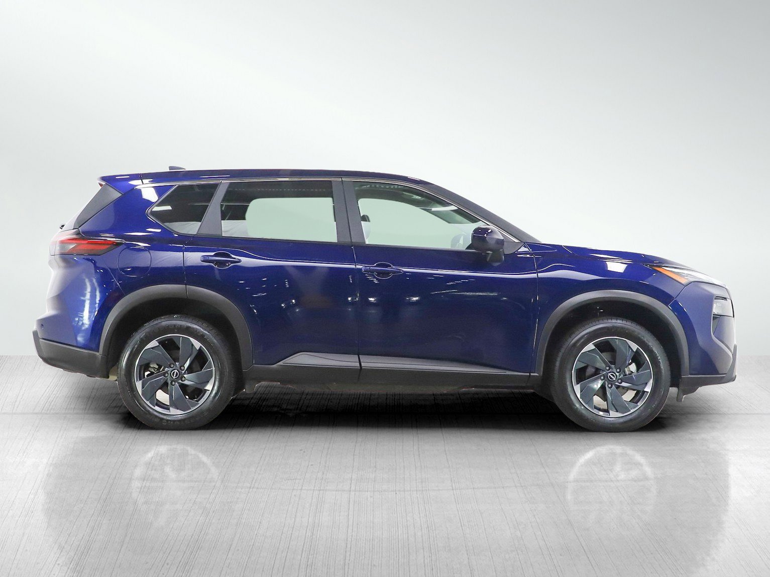 Used 2025 Nissan Rogue SV AWD/4WD image 7