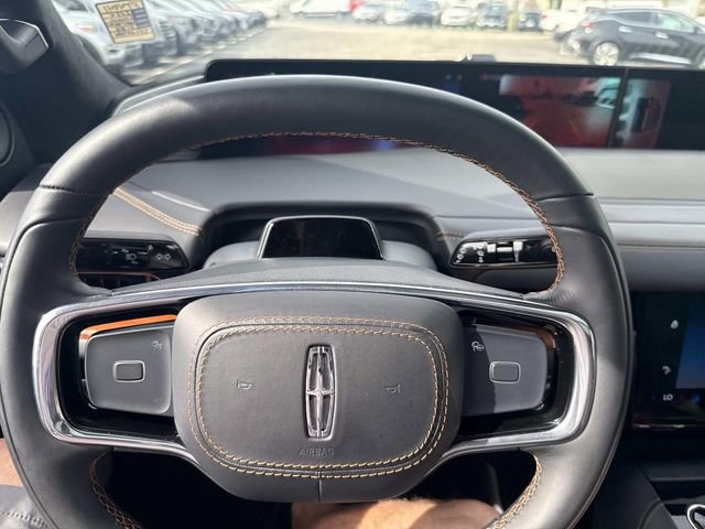 Used 2025 Lincoln Navigator Black Label AWD/4WD image 35