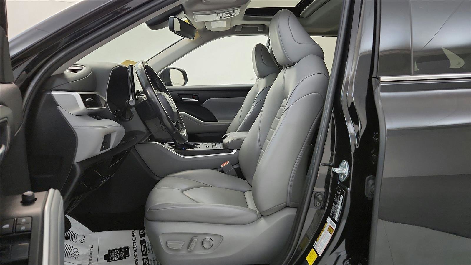 Certified 2022 Toyota Highlander XLE image 38