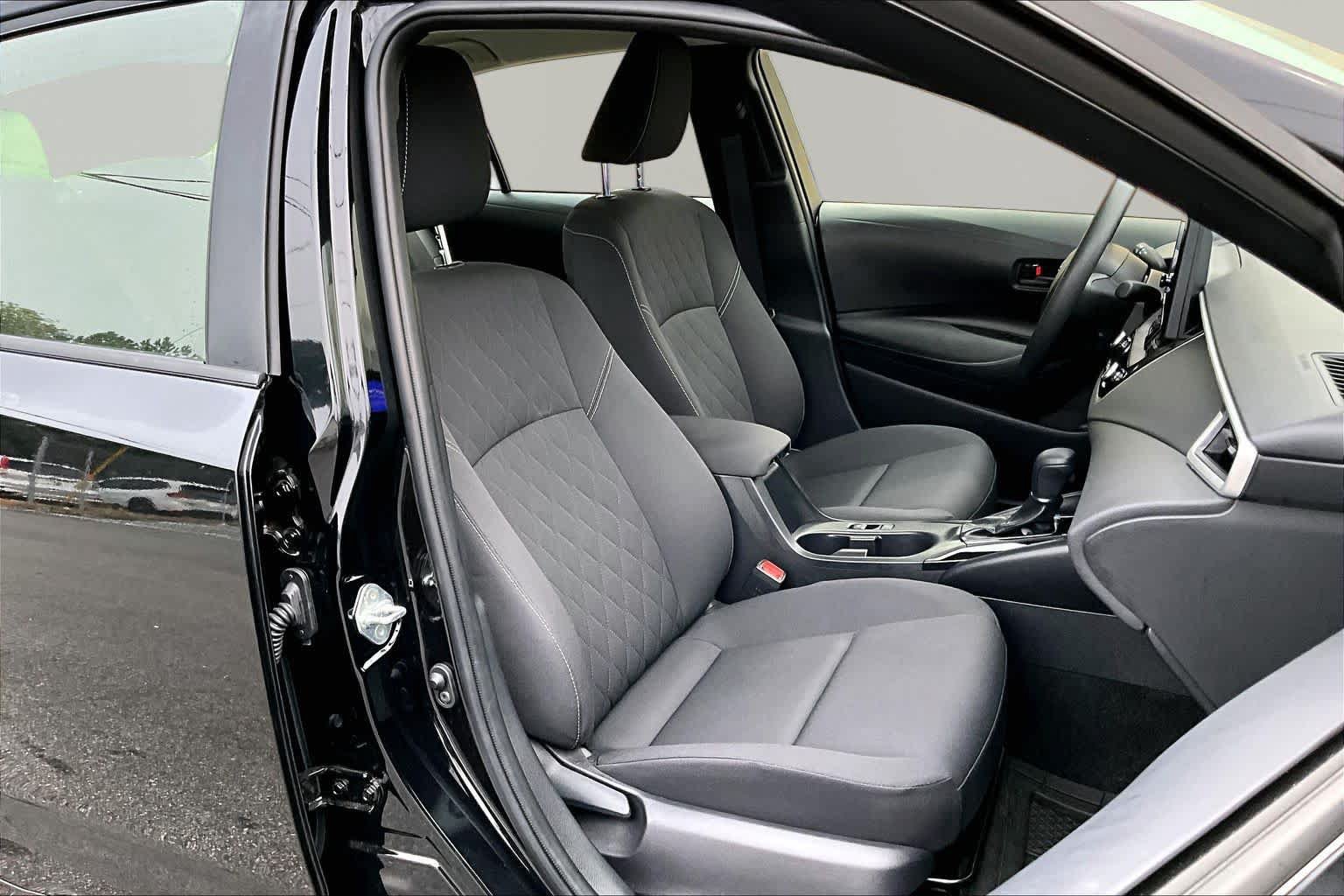 Used 2025 Toyota Corolla LE w/ Convenience Package FWD image 9