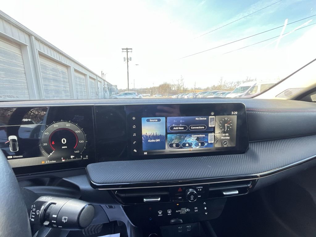 Used 2025 Nissan Kicks SR image 16