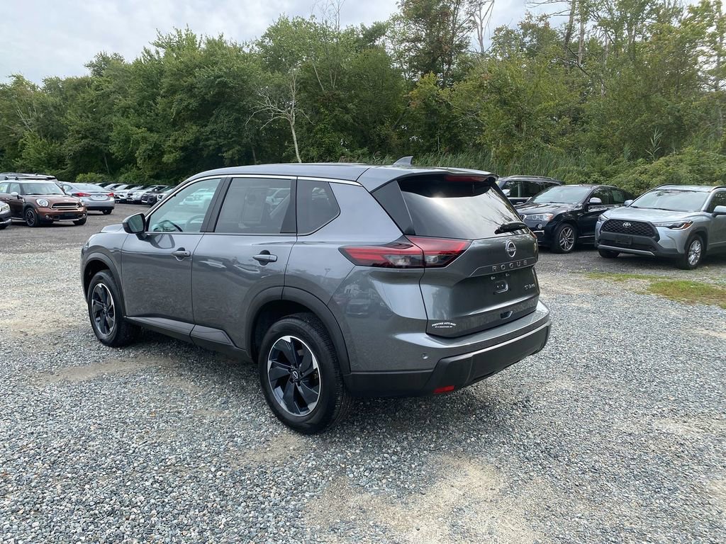 Used 2024 Nissan Rogue SV image 8