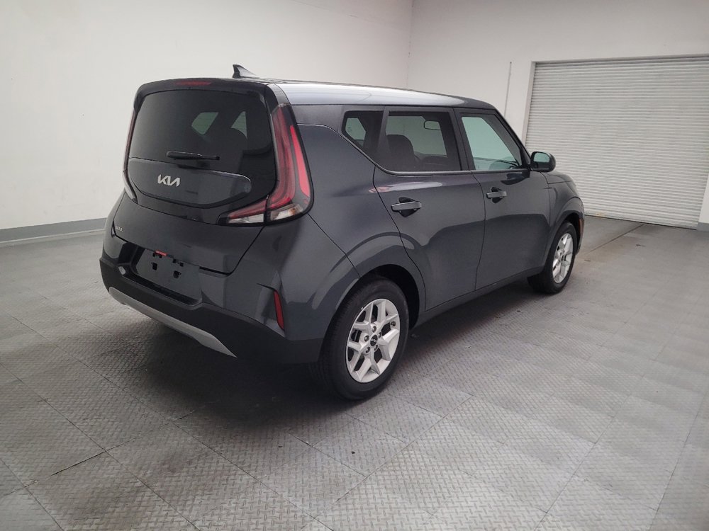 Used 2025 Kia Soul LX FWD image 9