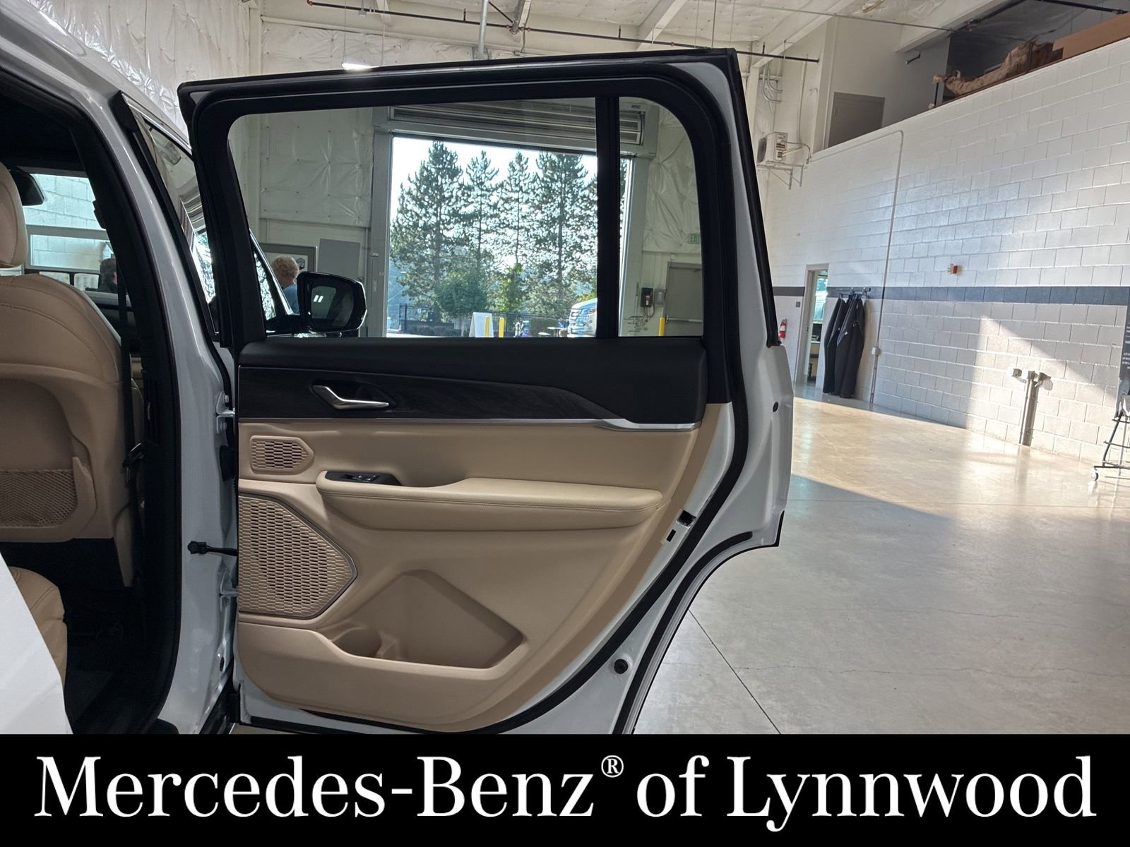 Used 2025 Jeep Grand Cherokee L Limited image 26