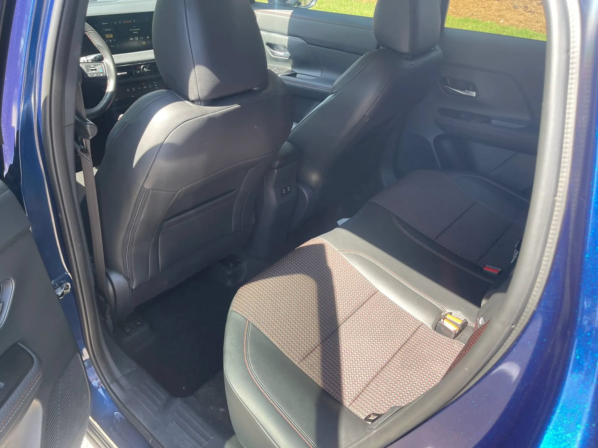 Used 2025 Nissan Kicks SR FWD image 12
