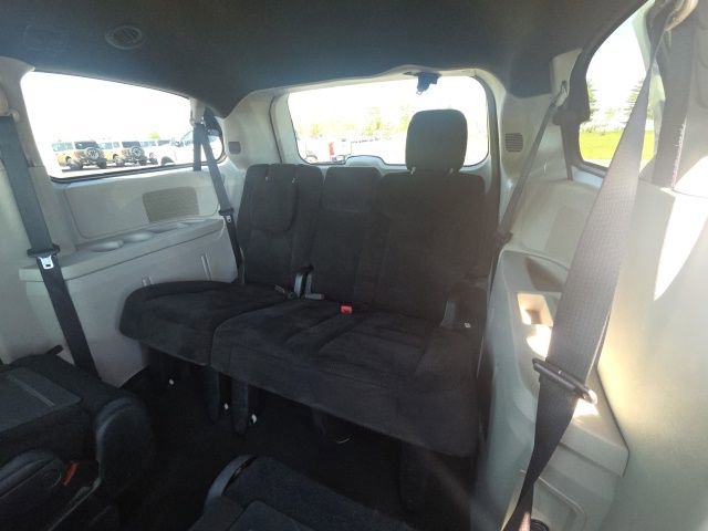 Used 2016 Dodge Grand Caravan SE FWD image 17