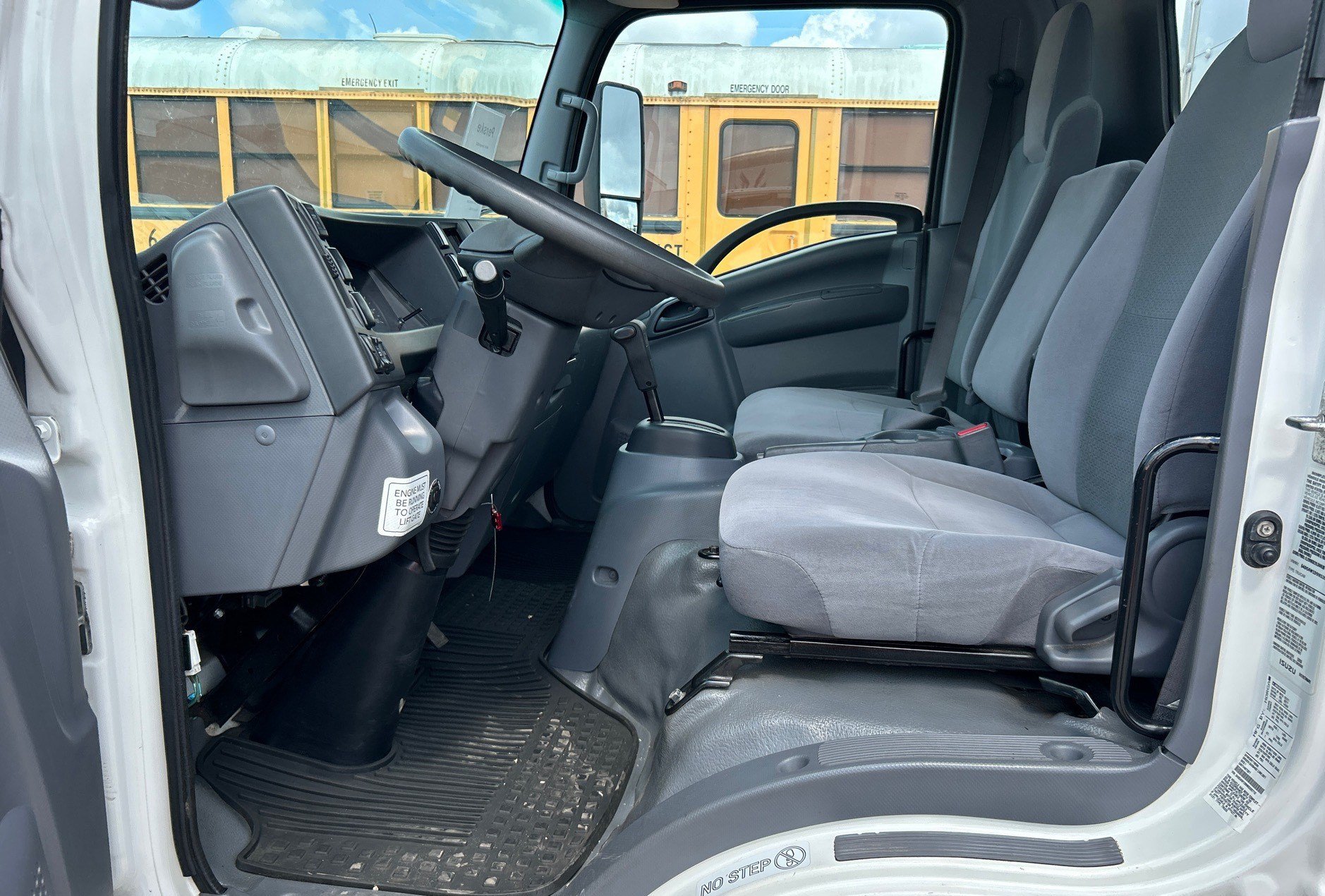 Used 2021 Isuzu NPR RWD image 15