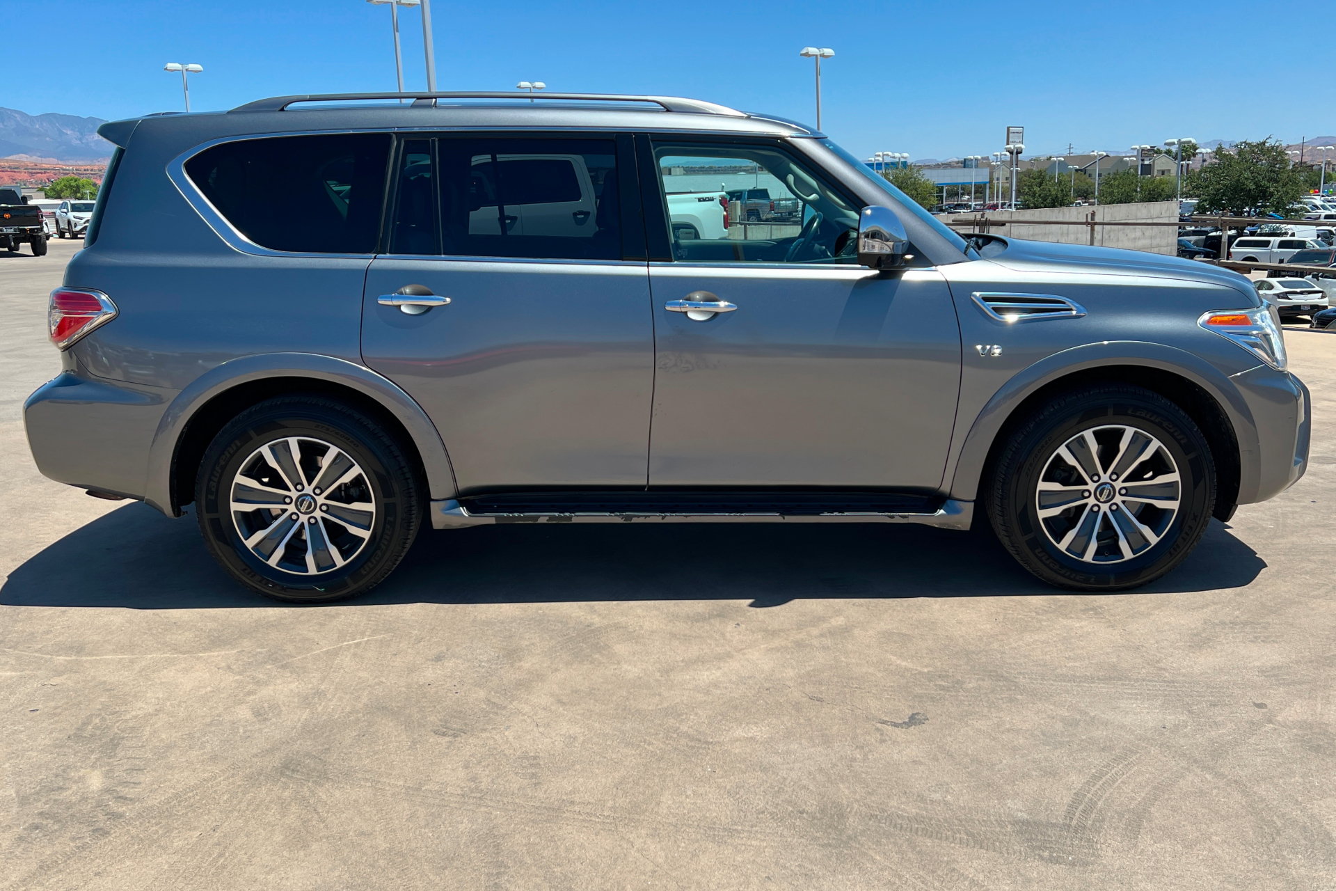 Used 2018 Nissan Armada SL w/ Moonroof Package AWD/4WD image 6