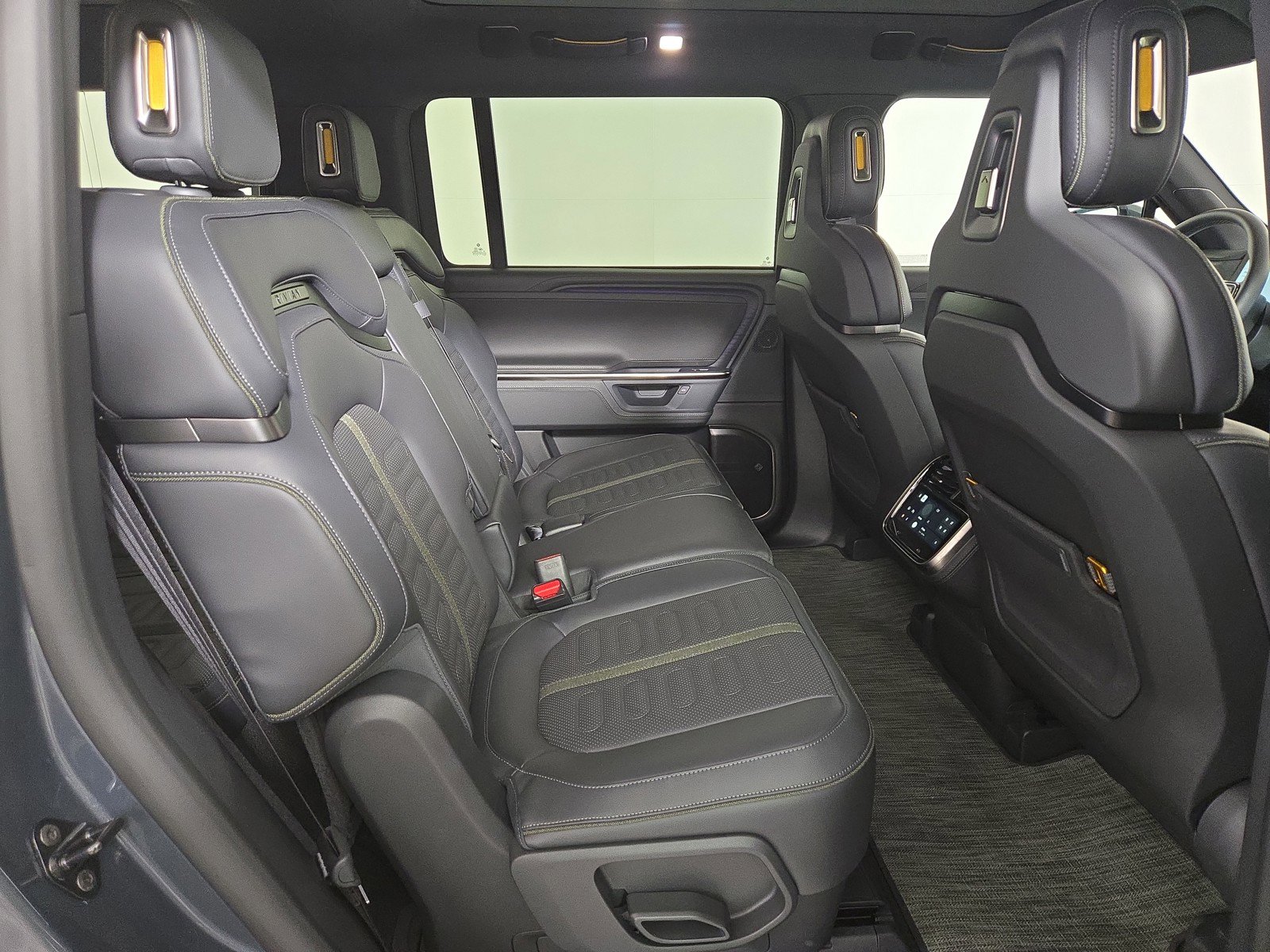 Used 2025 Rivian R1S Adventure image 23