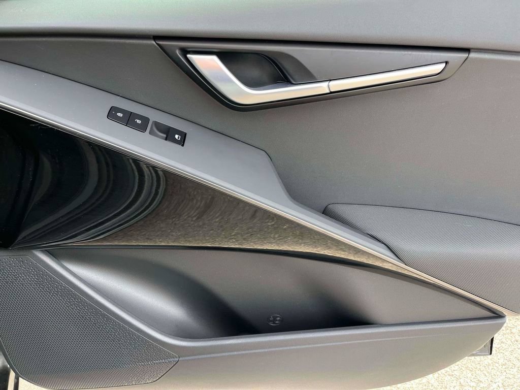 Certified 2025 Kia Niro EX FWD image 11