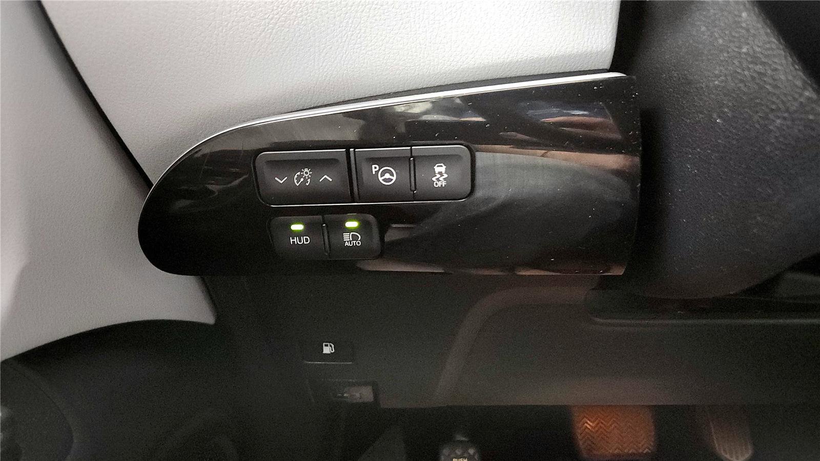 Used 2016 Toyota Prius Four image 33