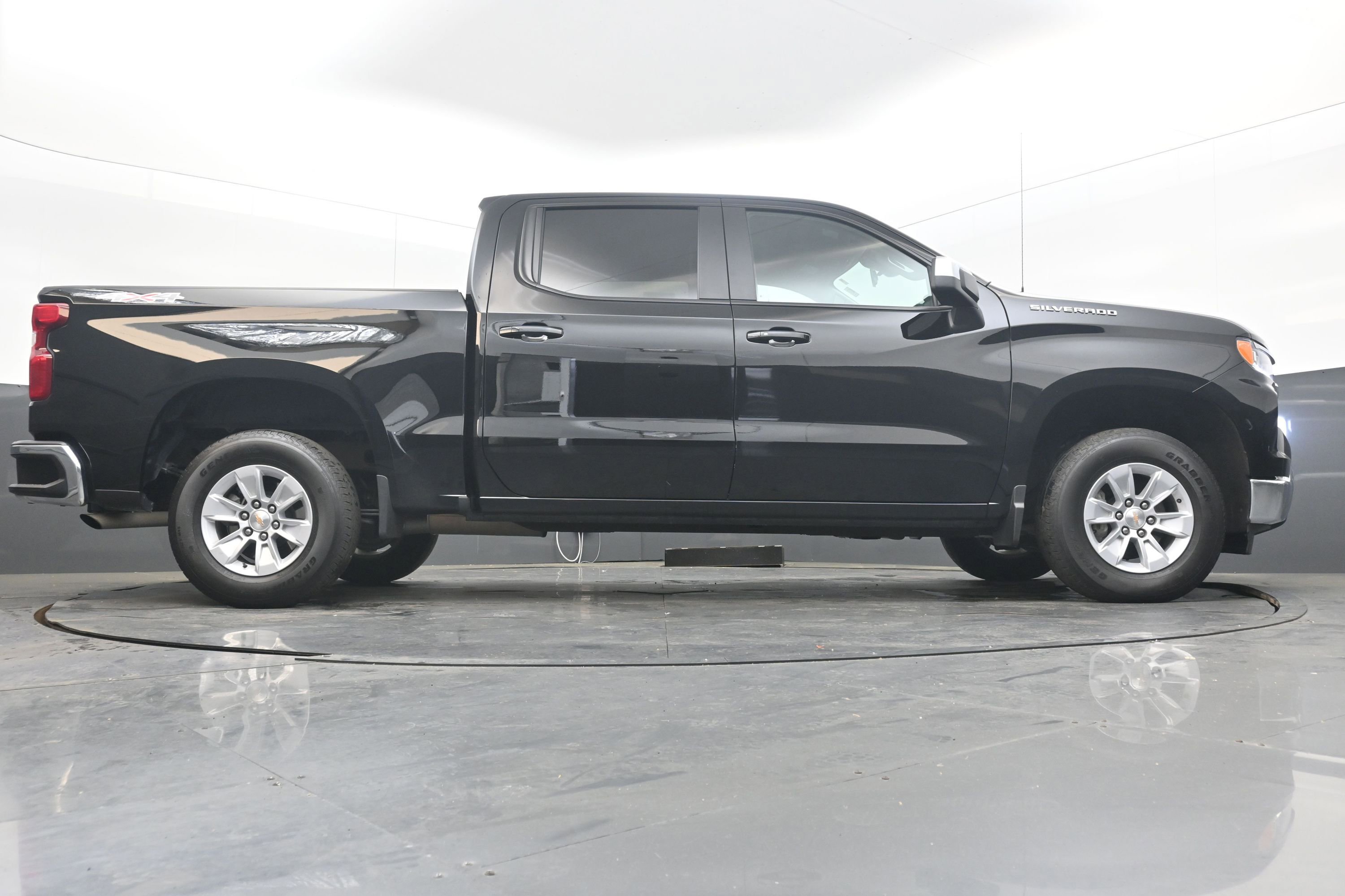 Used 2025 Chevrolet Silverado 1500 LT image 27