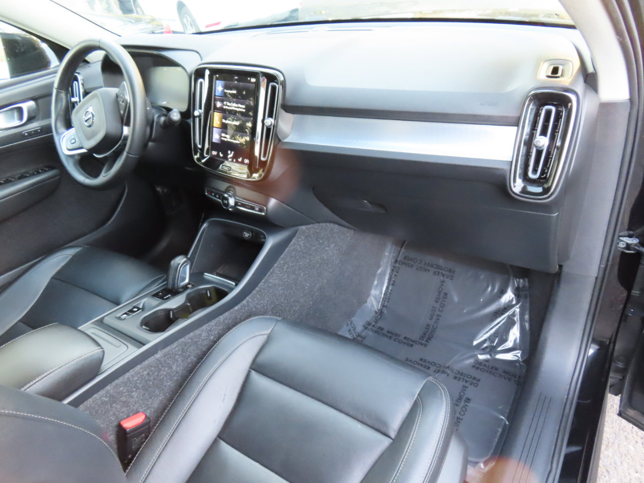 Used 2021 Volvo XC40 T5 Momentum image 19