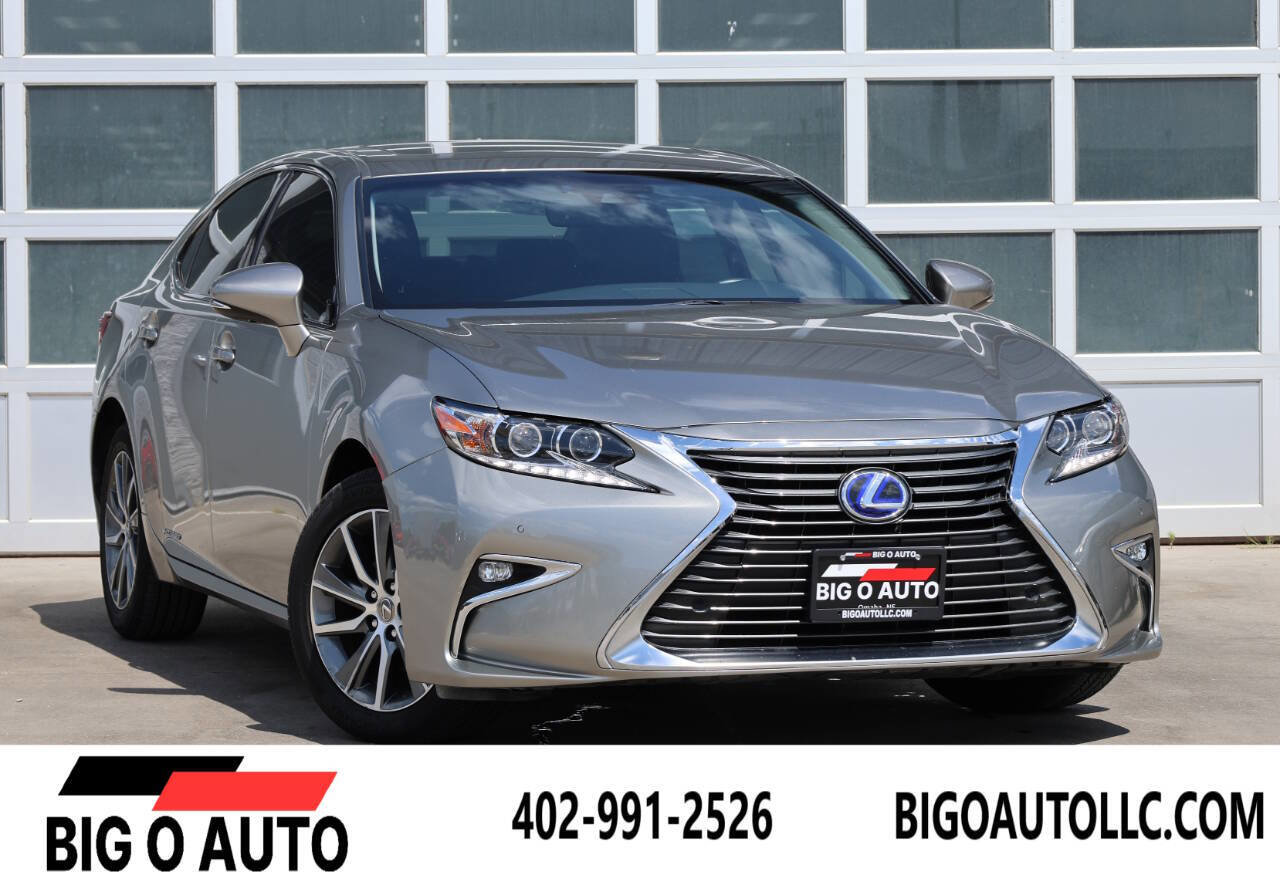 Used 2018 Lexus ES 300h w/ Navigation Package
