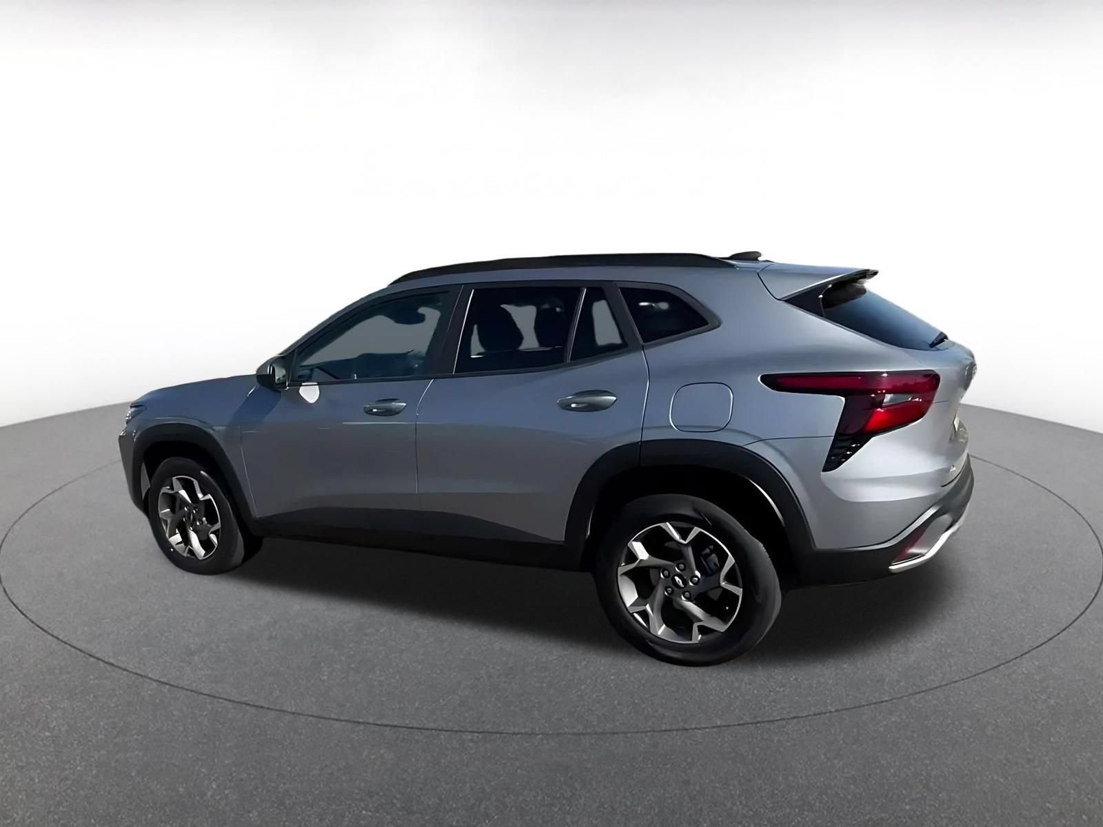 Used 2025 Chevrolet Trax LT FWD image 9