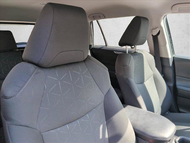 Used 2021 Toyota RAV4 XLE w/ XLE Grade Weather Package AWD/4WD image 28