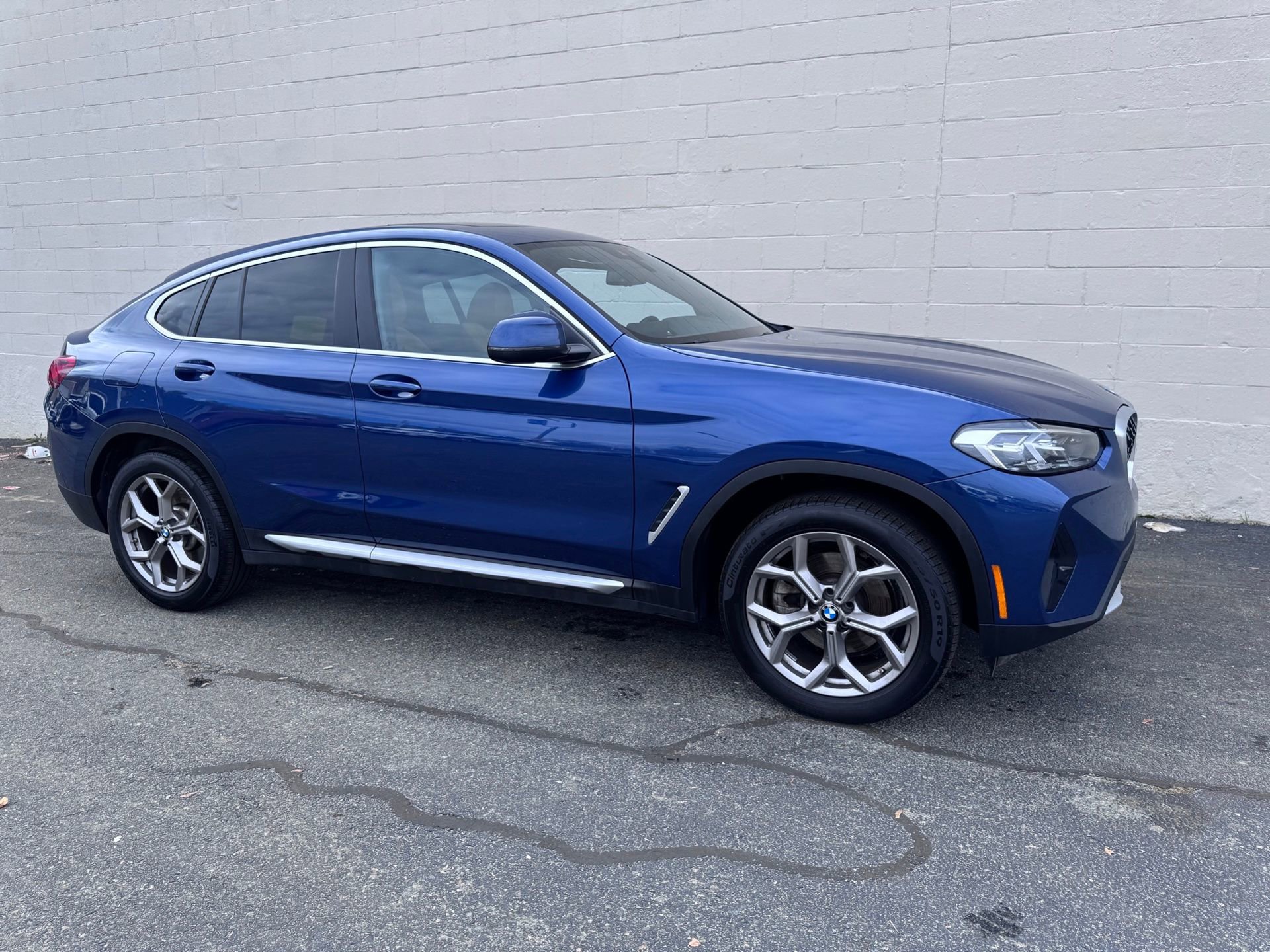 Used 2023 BMW X4 xDrive30i image 4