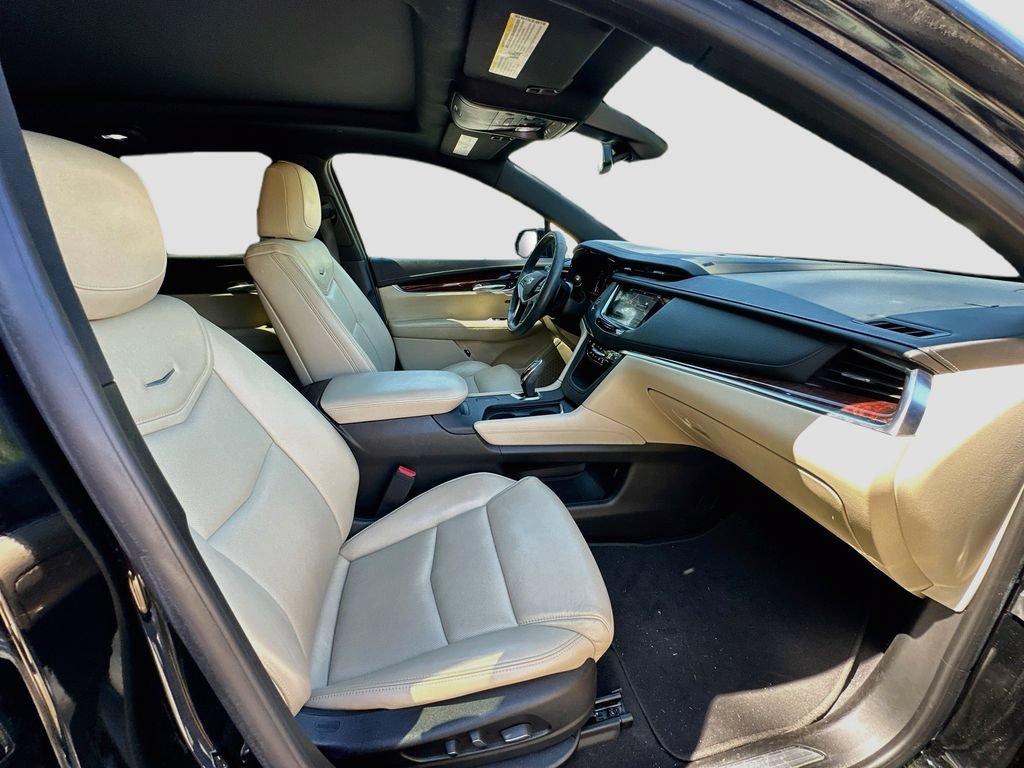 Used 2017 Cadillac XT5 Luxury w/ Driver Awareness Package FWD image 30