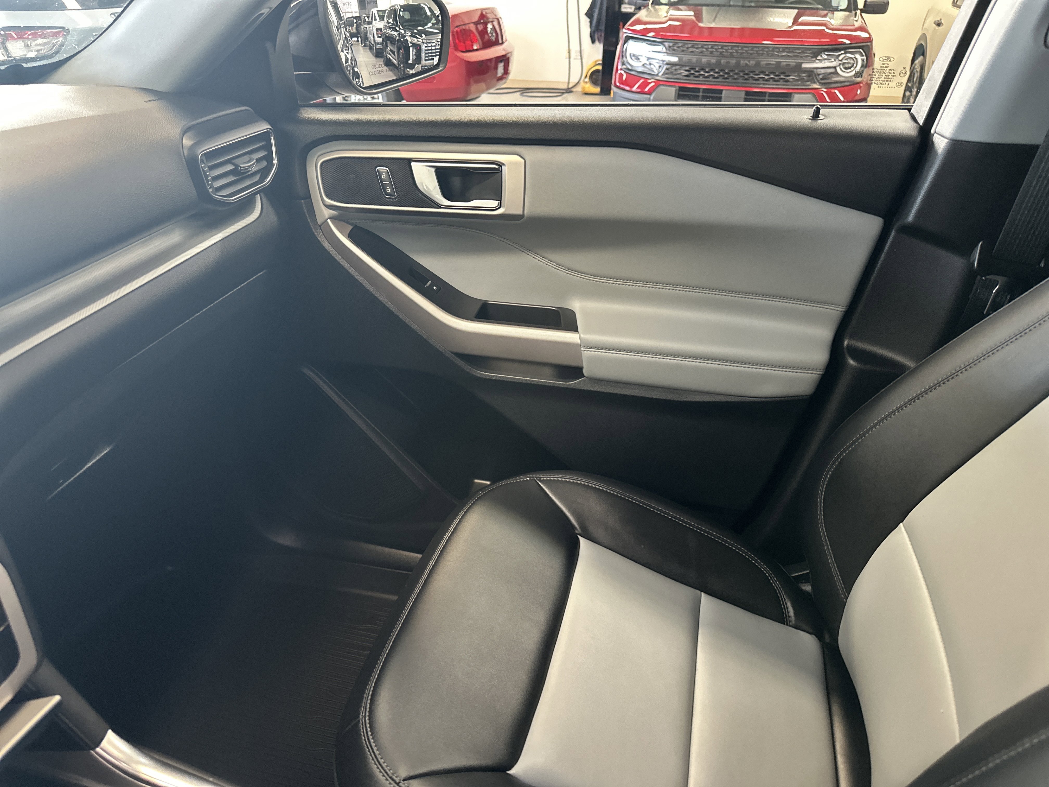 Used 2023 Ford Explorer XLT w/ Equipment Group 202A image 26