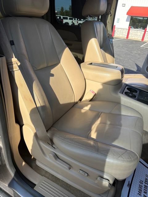 Used 2014 Chevrolet Suburban LT RWD image 20
