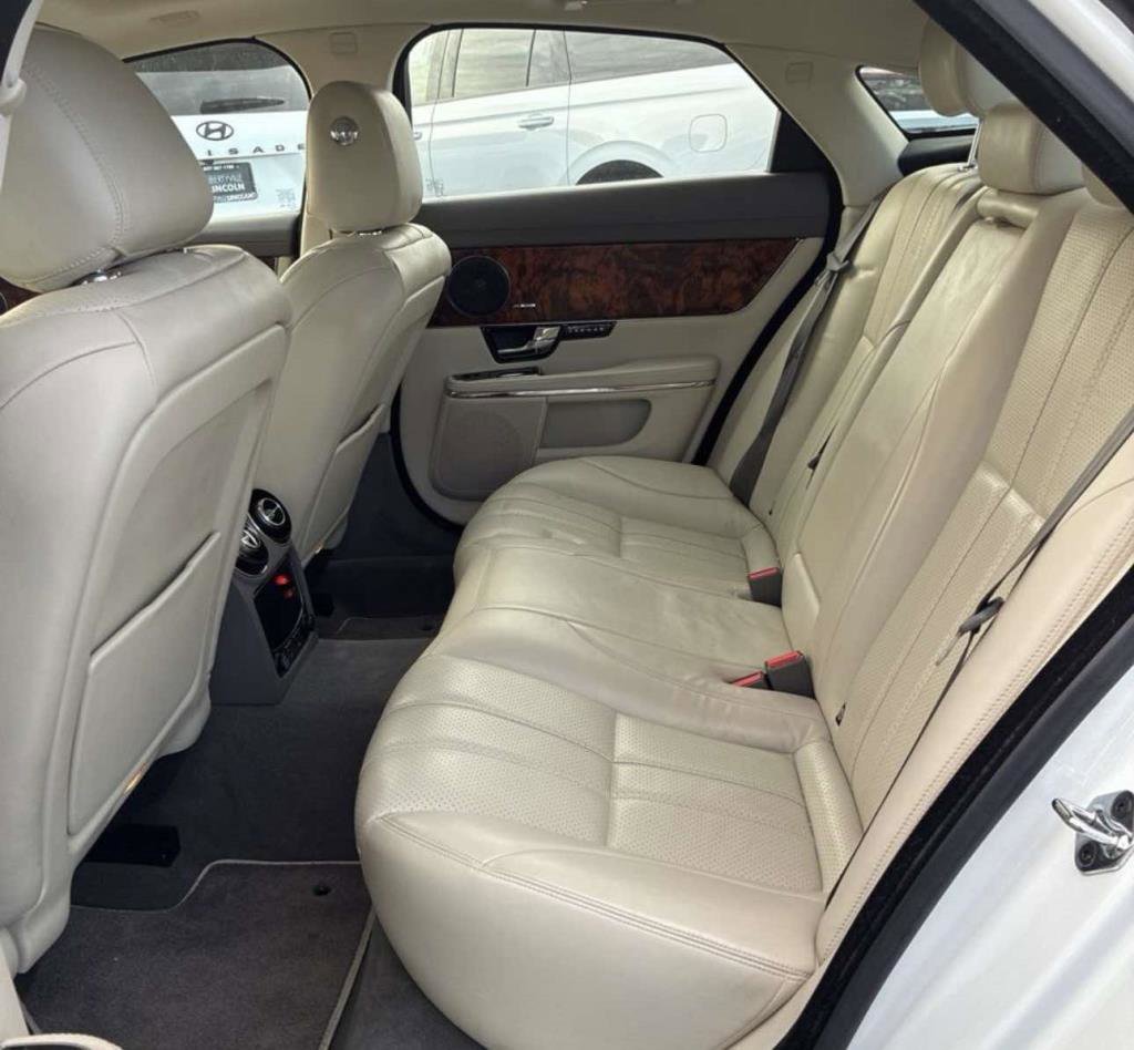 Used 2013 Jaguar XJ RWD image 4