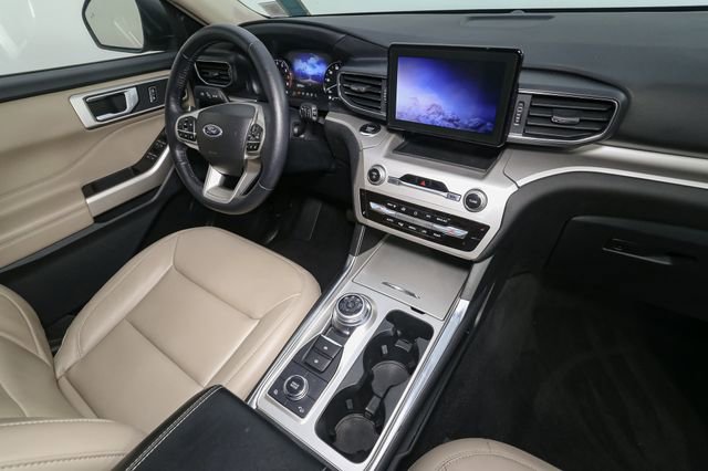 Used 2023 Ford Explorer XLT w/ Equipment Group 202A AWD/4WD image 18