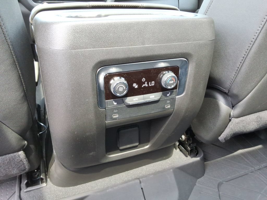 Certified 2026 Chevrolet Suburban High Country AWD/4WD image 21